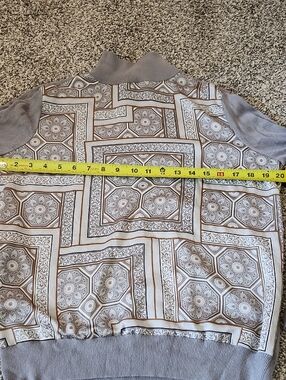 Ann Taylor Light Gray Patterned Crewneck Sweater